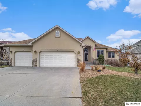 2237 Scotch Pine Trl, Lincoln, NE 68512