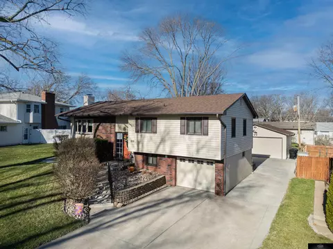 816 S Osage St, Papillion, NE 68046