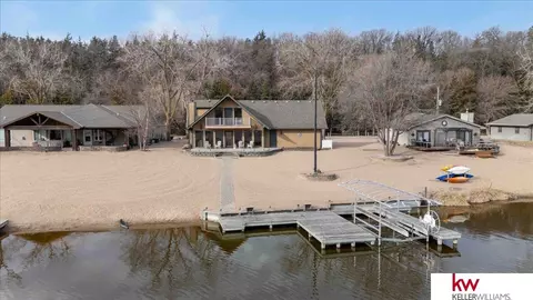 s1192 North Lake Shore Drive, Fremont, NE 68025