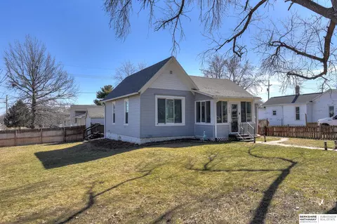 705 S Washington St, Papillion, NE 68046