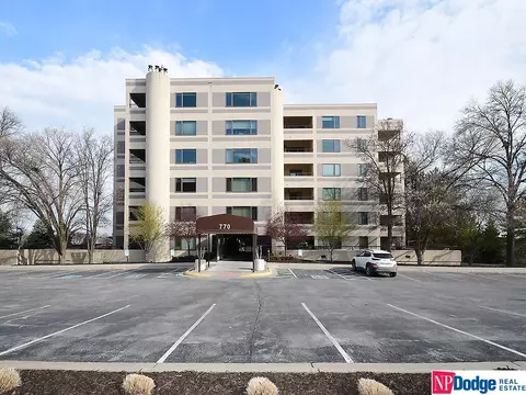 770 N 93 St #5B8, Omaha, NE 68114
