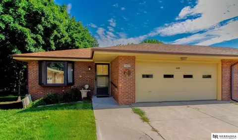 5427 Homestead Ct, Lincoln, NE 68521