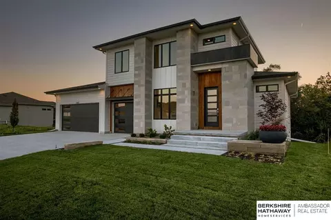 3872 S 208th St, Elkhorn, NE 68022