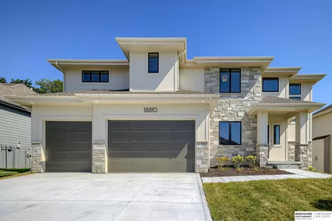 18810 Grand Ave, Elkhorn, NE 68022
