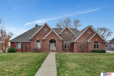 677 E Pinewood Ave, Seward, NE 68434