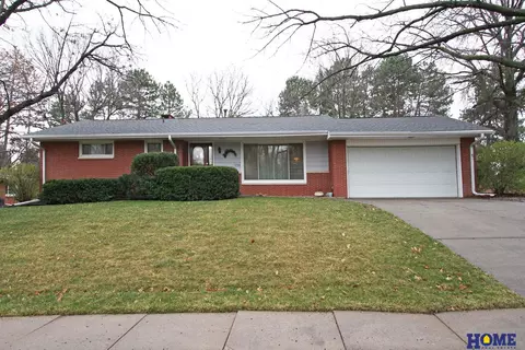 1256 Mulder Dr, Lincoln, NE 68510