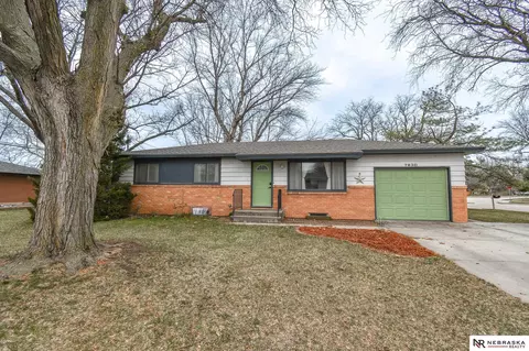 7830 Cherrywood Dr, Lincoln, NE 68510