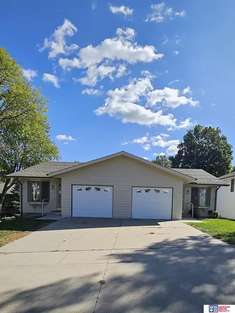 5508-5510 Sea Mountain Rd, Lincoln, NE 68521