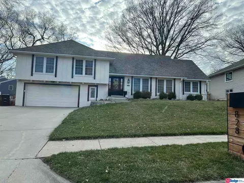 828 S 131st St, Omaha, NE 68154