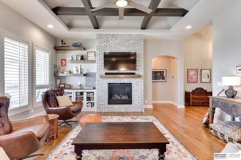 12721 S 77th St, Papillion, NE 68046