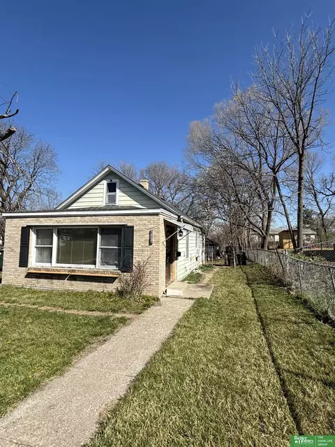 3720 Saratoga St, Omaha, NE 68111