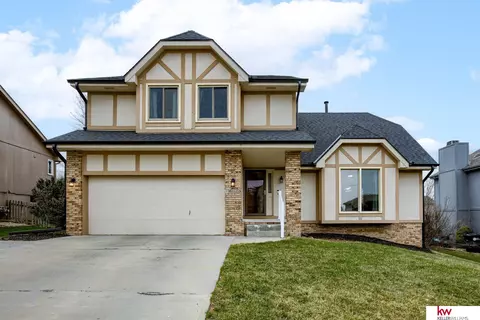 16023 Parker St, Omaha, NE 68118