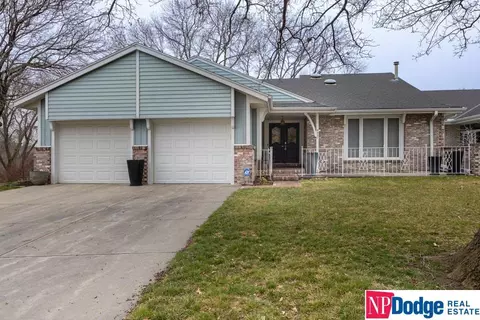 4427 Ridgeview Dr, Lincoln, NE 68516