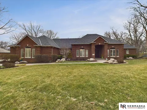 110 Fox Meadow Ct, Bellevue, NE 68005