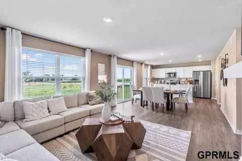 17062 Young St, Bennington, NE 68007 photo 4