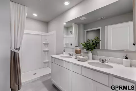17062 Young St, Bennington, NE 68007 photo 21