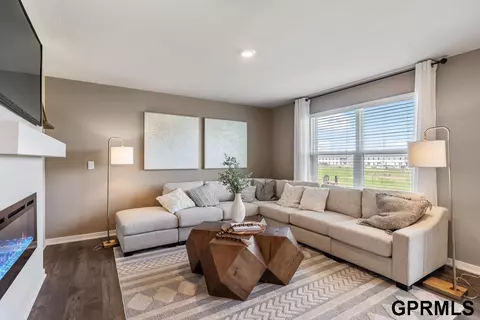 17062 Young St, Bennington, NE 68007 photo 3