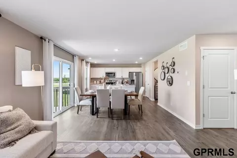17062 Young St, Bennington, NE 68007 photo 5
