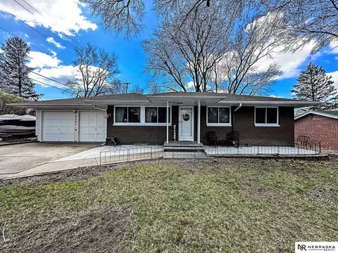 2561 Woods Blvd, Lincoln, NE 68502