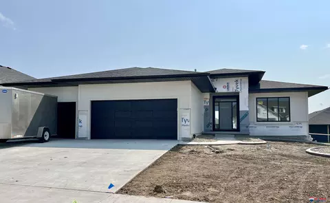 2210 S 93 St, Lincoln, NE 68520