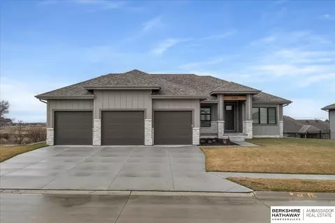 11614 S 116th St, Papillion, NE 68046