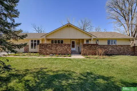 6032 Bridle Path, Omaha, NE 68152