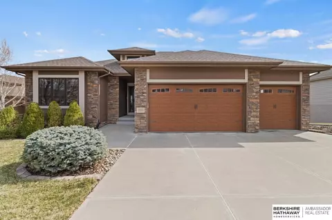 1611 N 196th St, Elkhorn, NE 68022