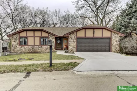 3735 Lawnwood Dr, Bellevue, NE 68123