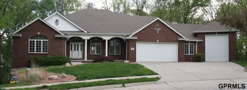 411 Avian Cir N, Bellevue, NE 68005