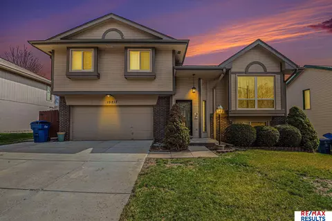 15217 Redwood St, Omaha, NE 68138