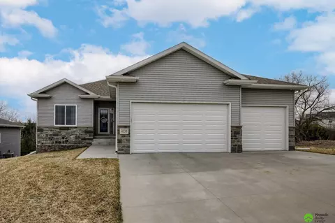4233 W Rebecca Ln, Lincoln, NE 68528