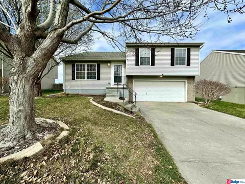 15806 Willow St, Omaha, NE 68136