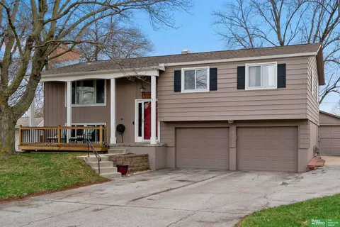 9321 Redman Cir, Omaha, NE 68134