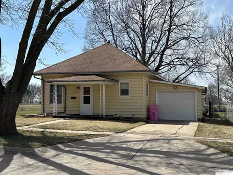 412 S Madison St, Brainard, NE 68626
