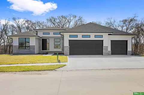 20307 K St, Omaha, NE 68135