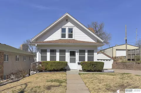 5006 Pine Street St, Omaha, NE 68106