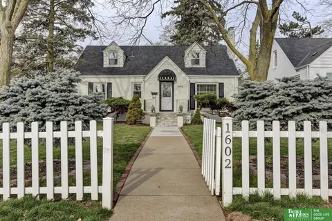 1602 N 52 St, Omaha, NE 68104