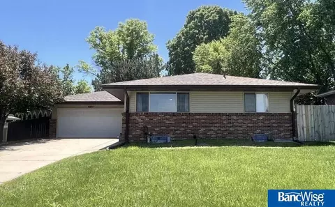 6033 Pioneers Blvd, Lincoln, NE 68516