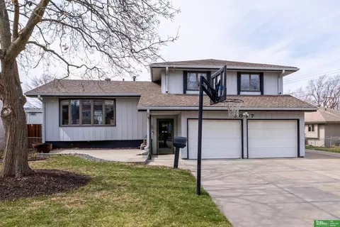 5017 Red Rock Ave, Omaha, NE 68157