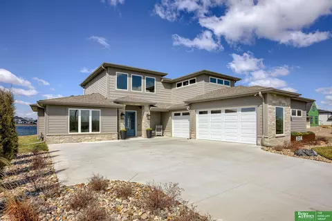 6504 N 289th Cir, Valley, NE 68064