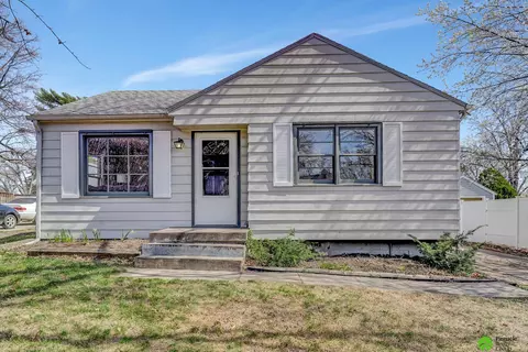300 S 38th St, Lincoln, NE 68510