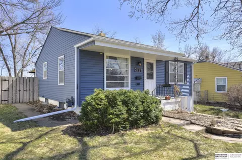 2727 S 41 St, Omaha, NE 68105