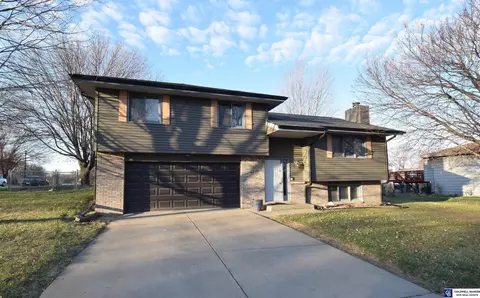 4241 Duxhall Dr, Lincoln, NE 68516