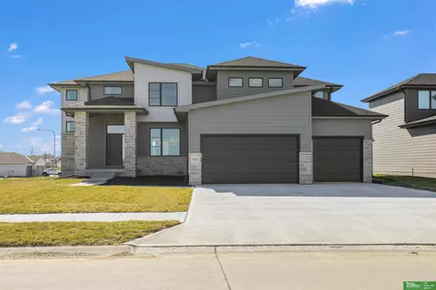 5404 N 208th St, Elkhorn, NE 68022