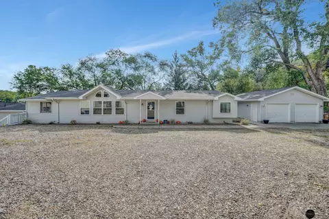 31904 W Lake Park Dr, South Bend, NE 68058