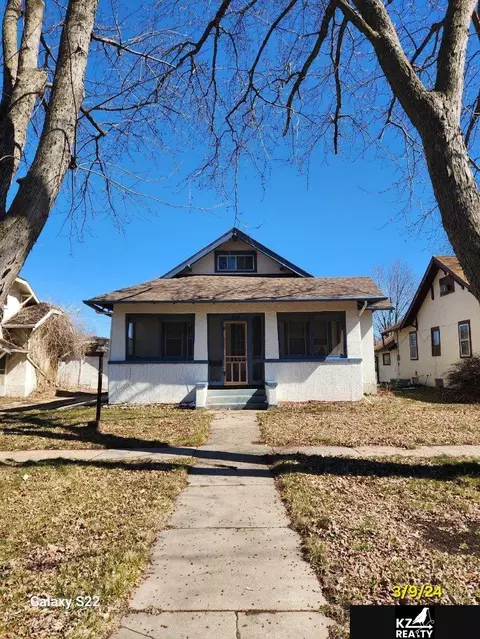 618 N 8th St, Wymore, NE 68466