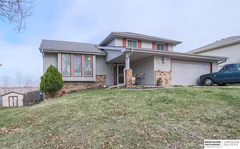 1507 Beechwood Ave, Papillion, NE 68133