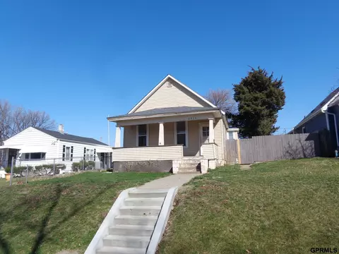 2915 S 26 St, Omaha, NE 68105