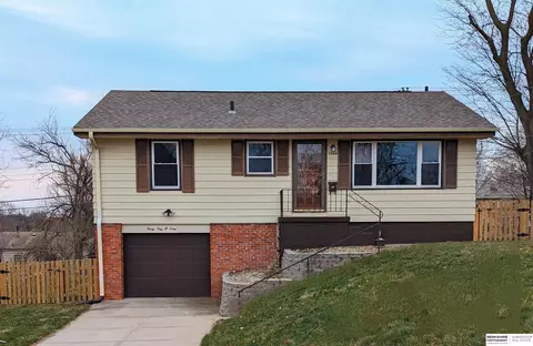 3409 Cornhusker Dr, Omaha, NE 68124