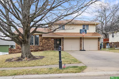 5864 S 104 Ave, Omaha, NE 68127